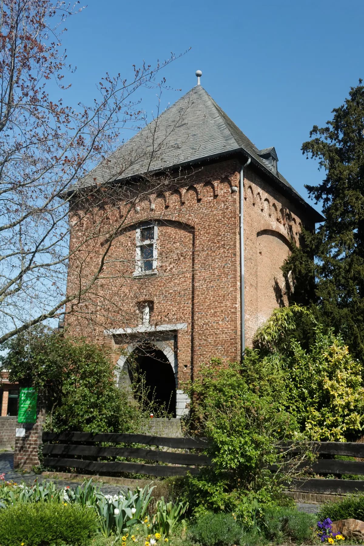 Burgtor der Burg Brüggen in Brüggen