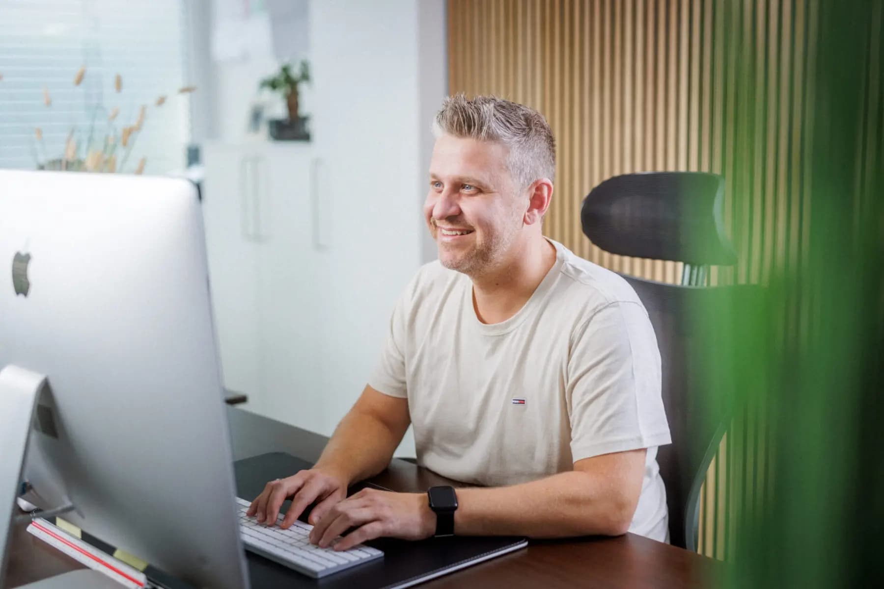 Torsten Kotzan im Büro in Schwalmtal